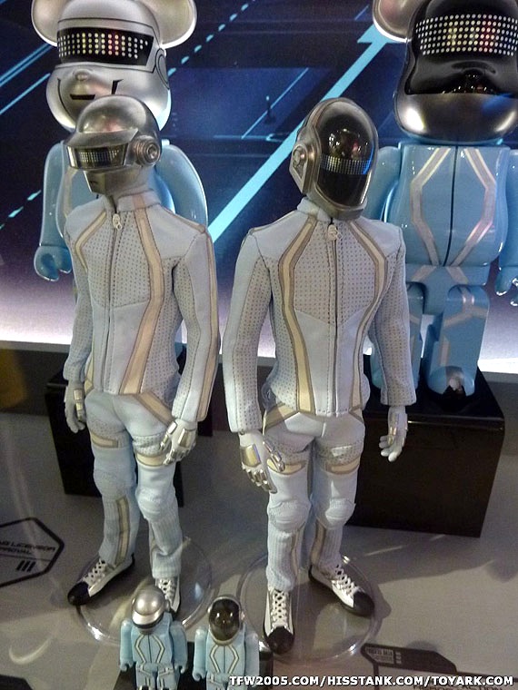 daft-punk-tron-medicom-toy-2 daft-punk-tron-medicom-toy-2