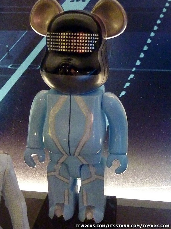 daft-punk-tron-medicom-toy-4 daft-punk-tron-medicom-toy-4