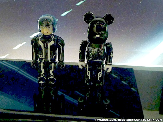 daft-punk-tron-medicom-toy-6 daft-punk-tron-medicom-toy-6